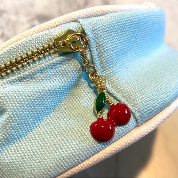 MARC JACOBS round wristlet bag canvas travel pouch white blue cherry pull NWOT - Picture 2 of 6